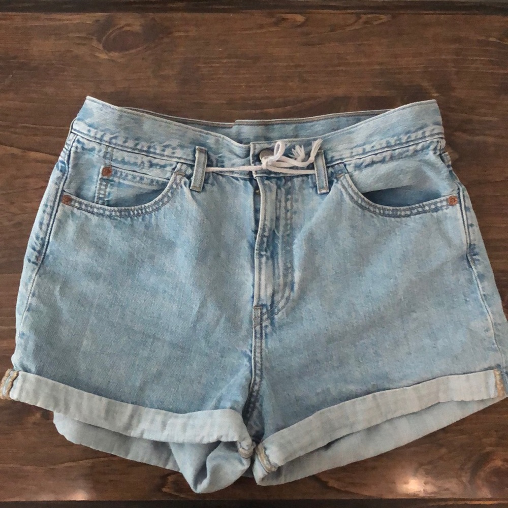 Levi short